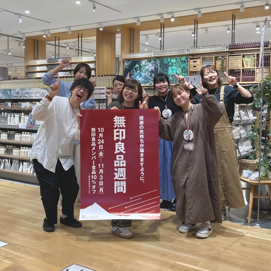 スタッフが写ってる写真