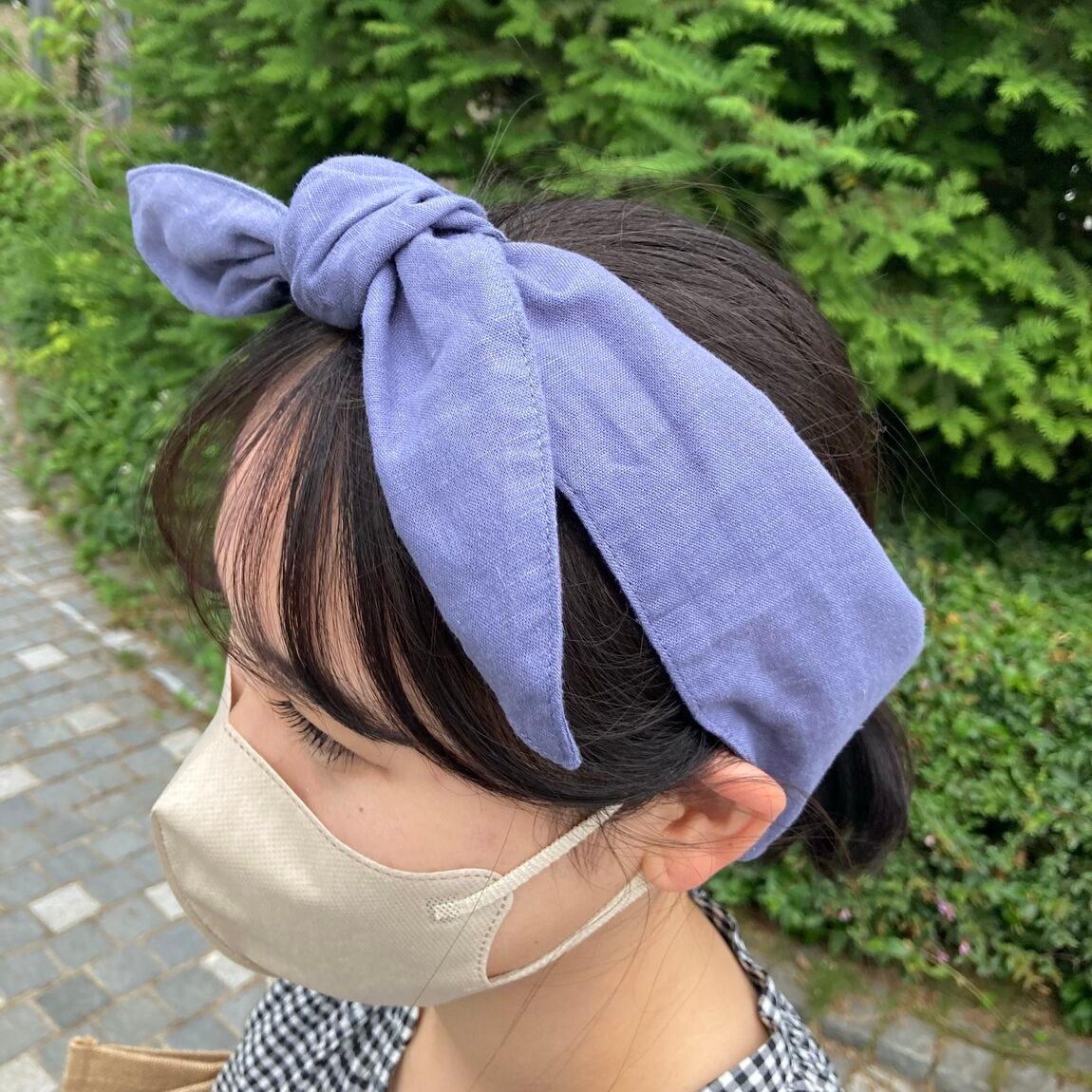 青