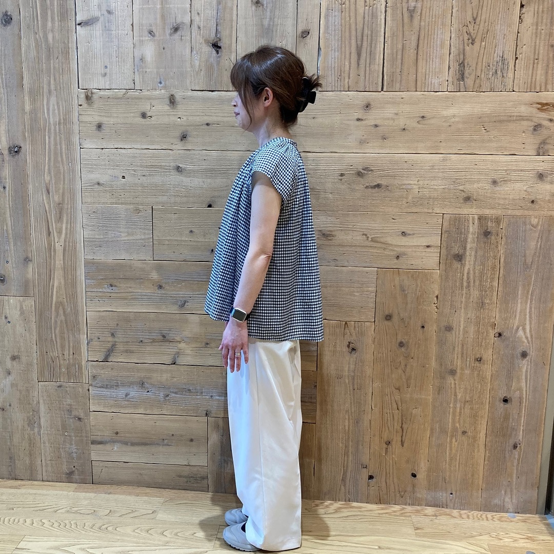 横から