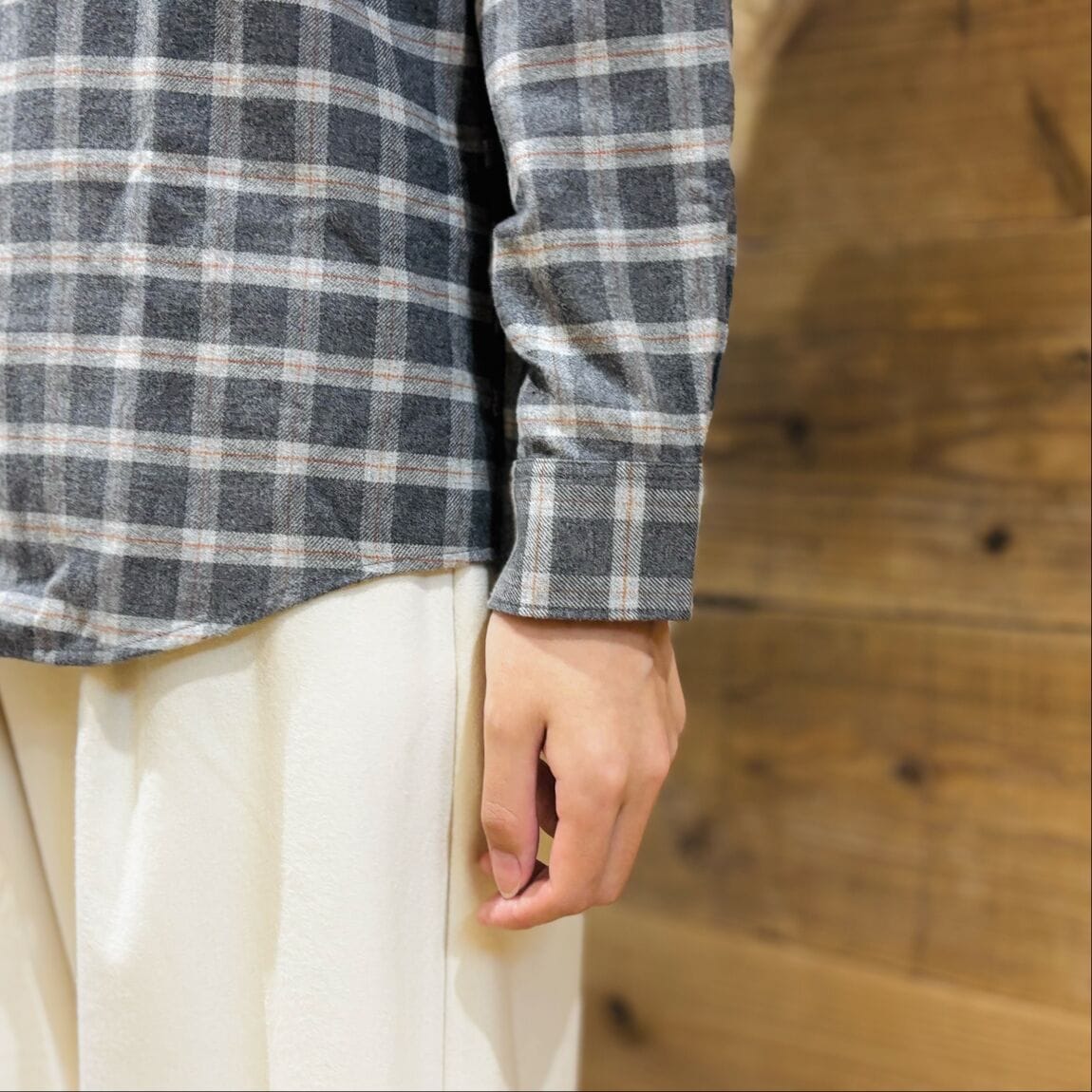 婦人フランネルレギュラーカラーシャツの着用画像