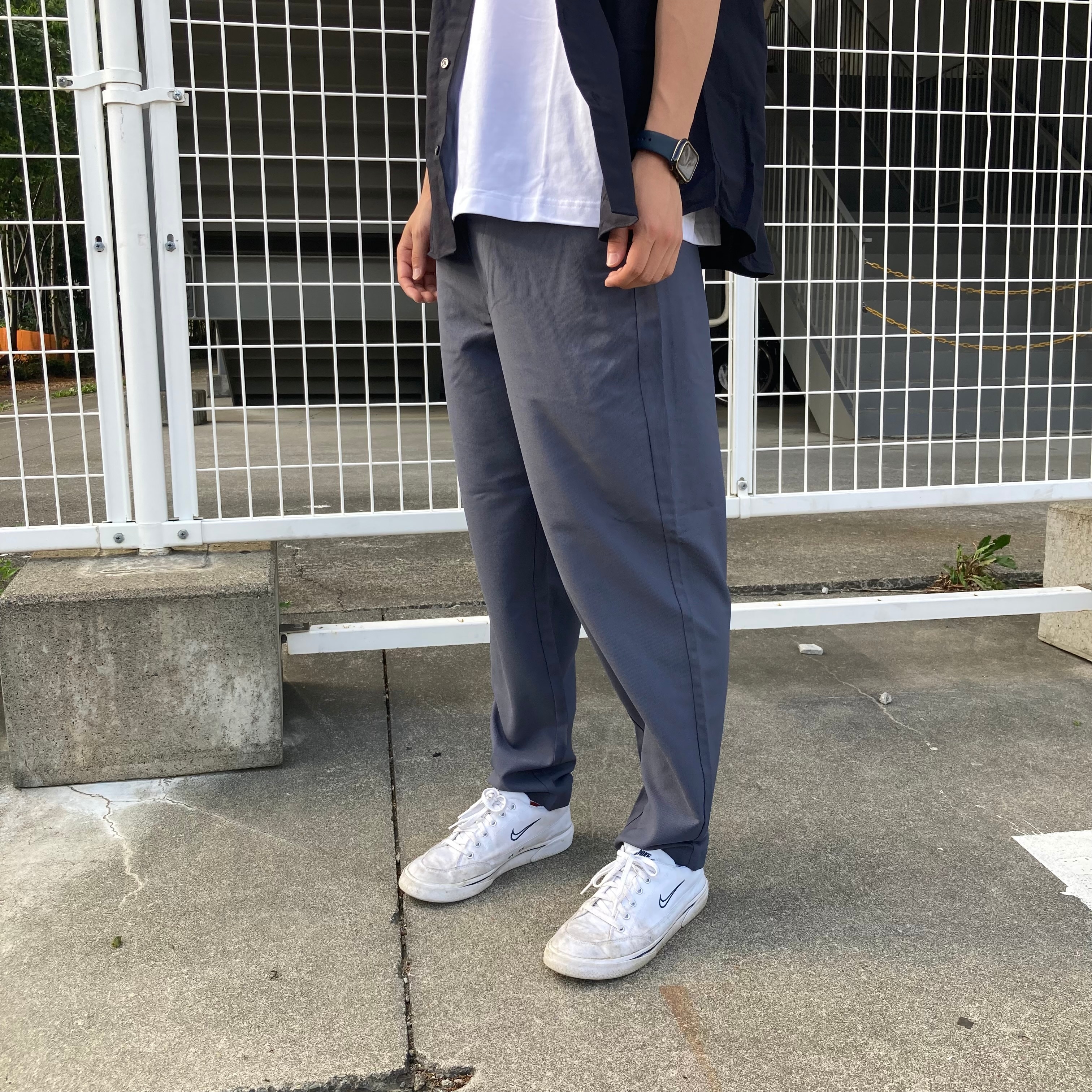 テーパードパンツ