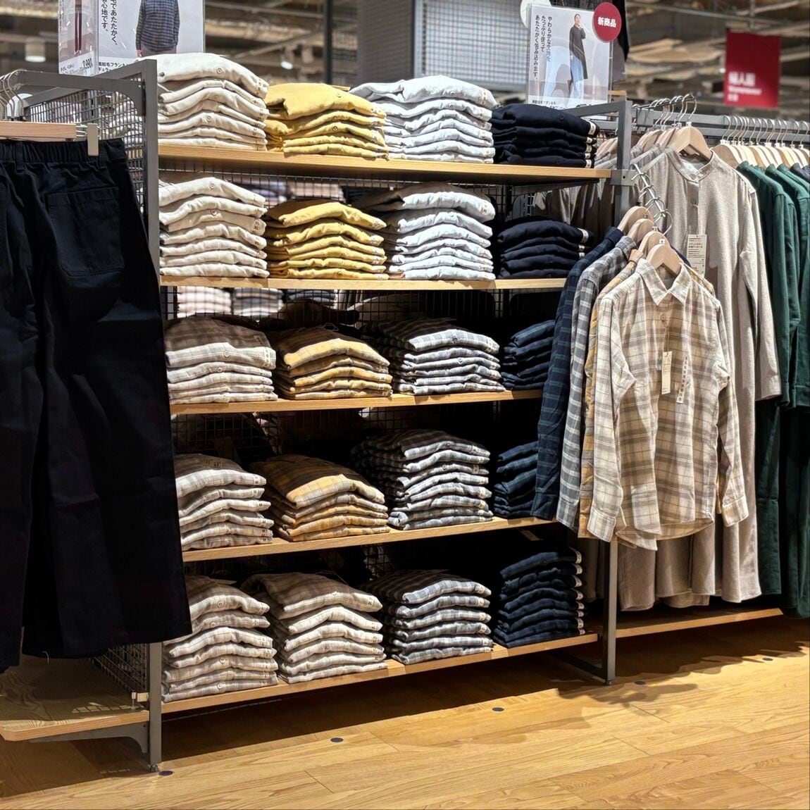 婦人フランネルレギュラーカラーシャツ売り場画像