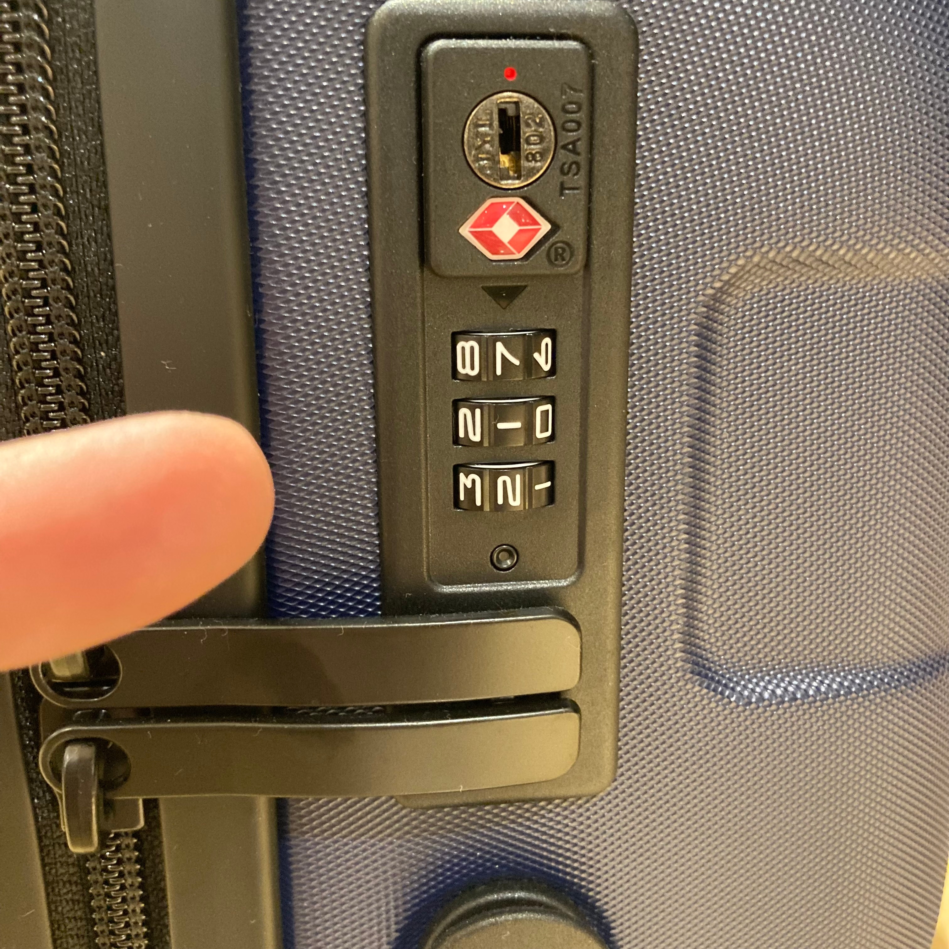 【アル・プラザ草津】ハードキャリーケース