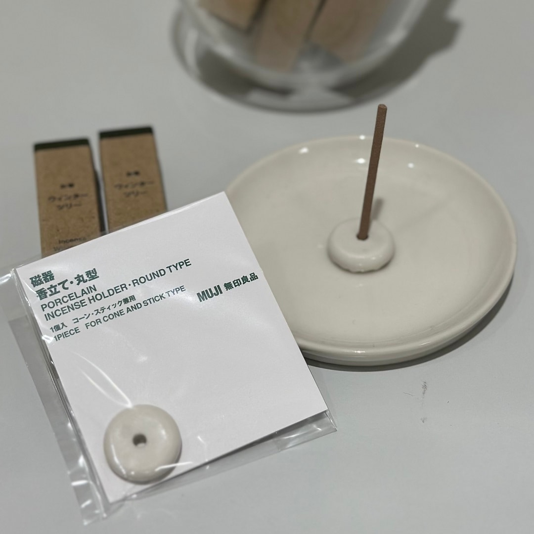 丸型の香立てに立てて使用できます