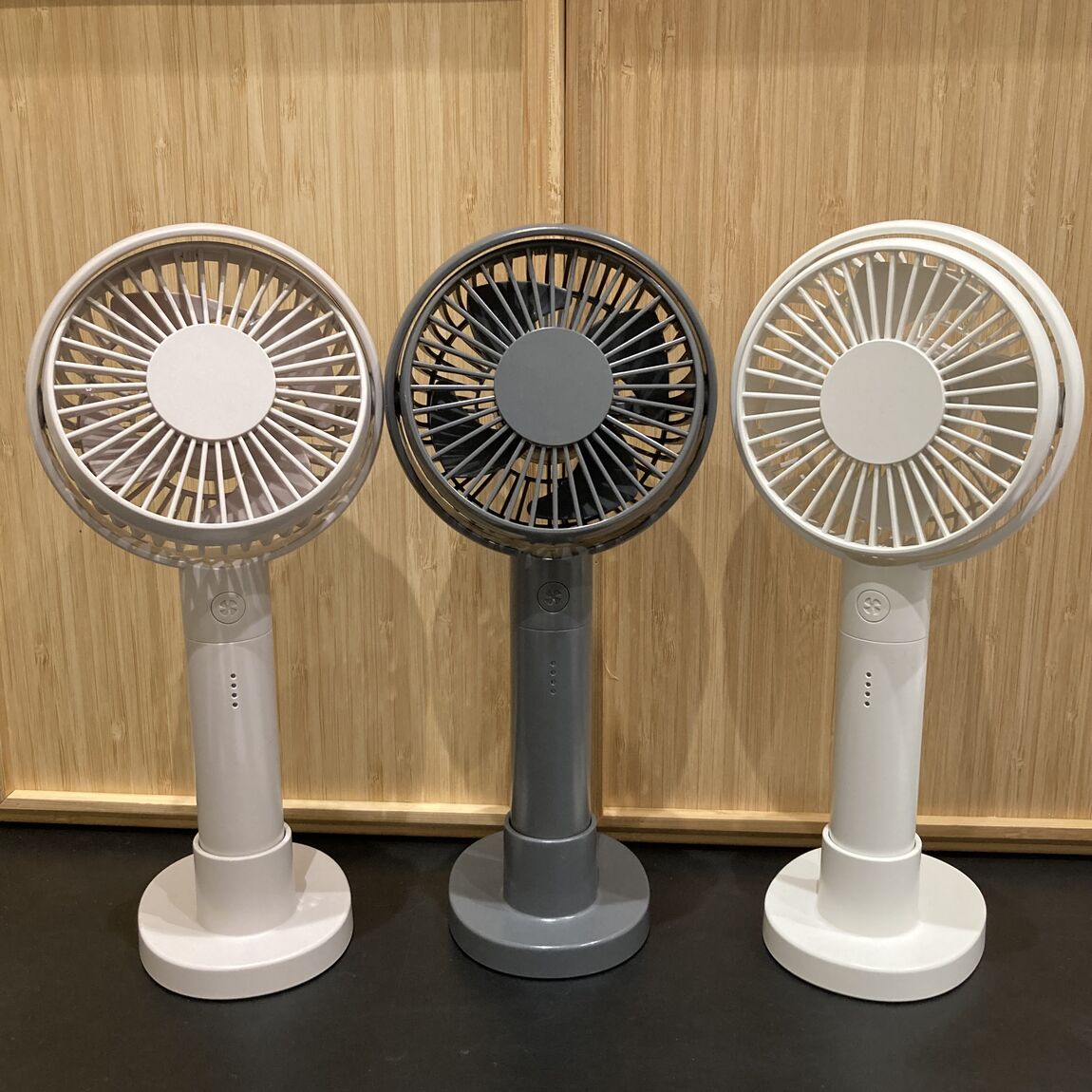 角度が変えられるハンディファン