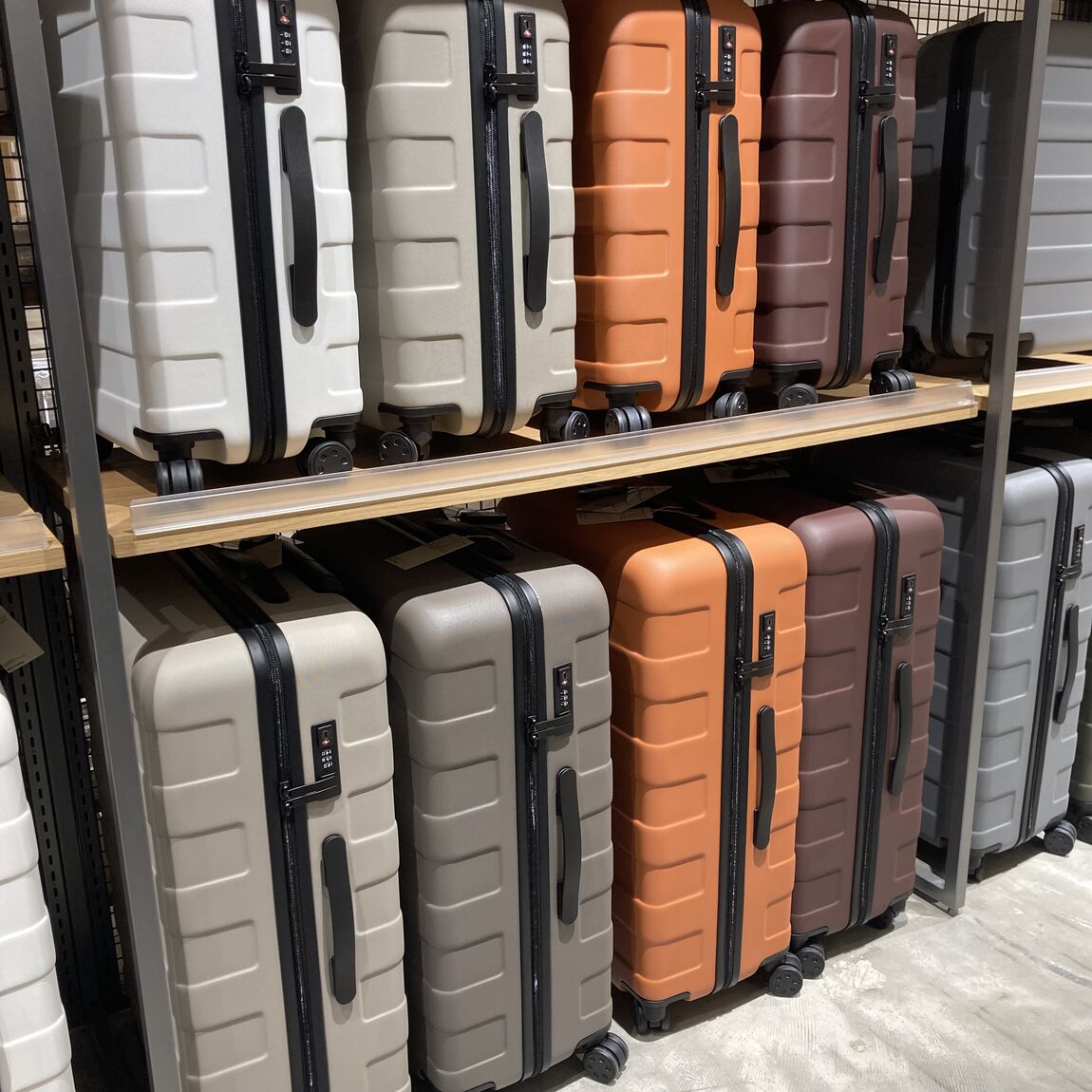 ハードキャリーケースが写っている