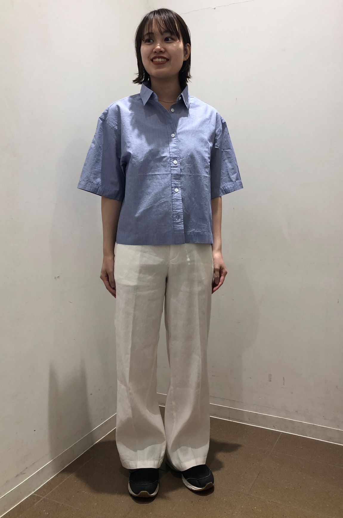 パンツと合わせてもスカートと合わせても合うアイテムです