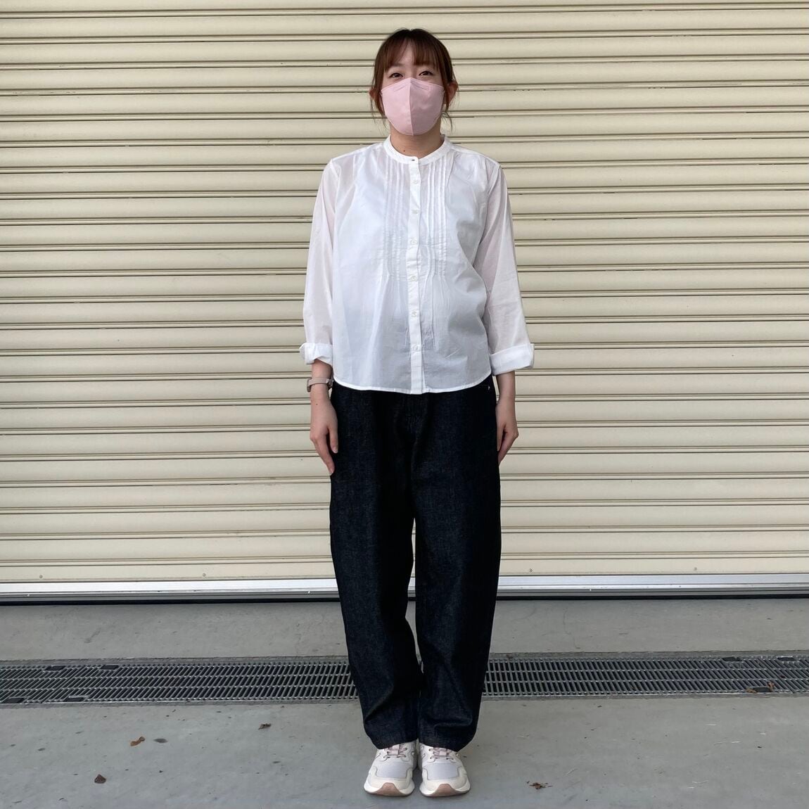 女性スタッフ　全身