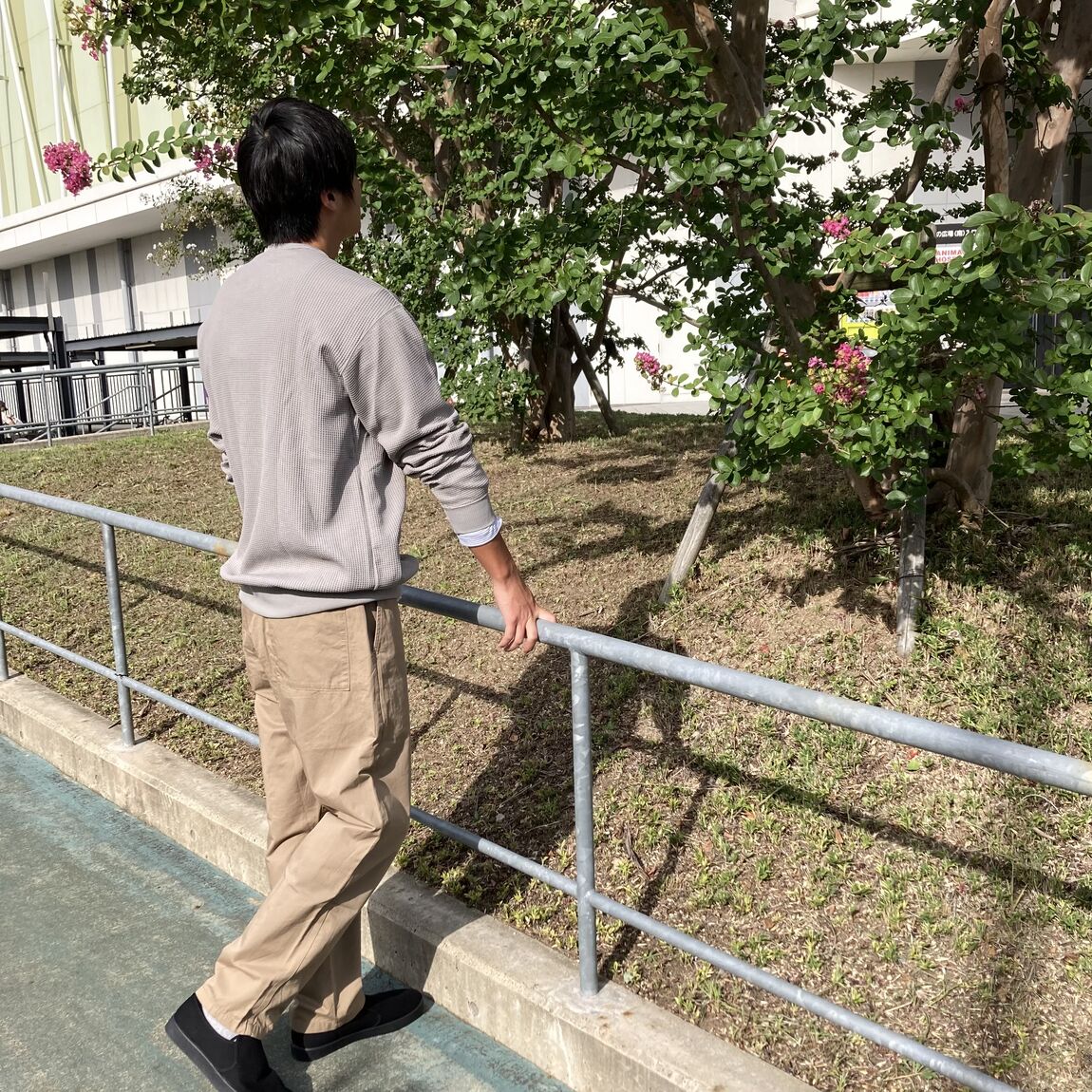 後ろ