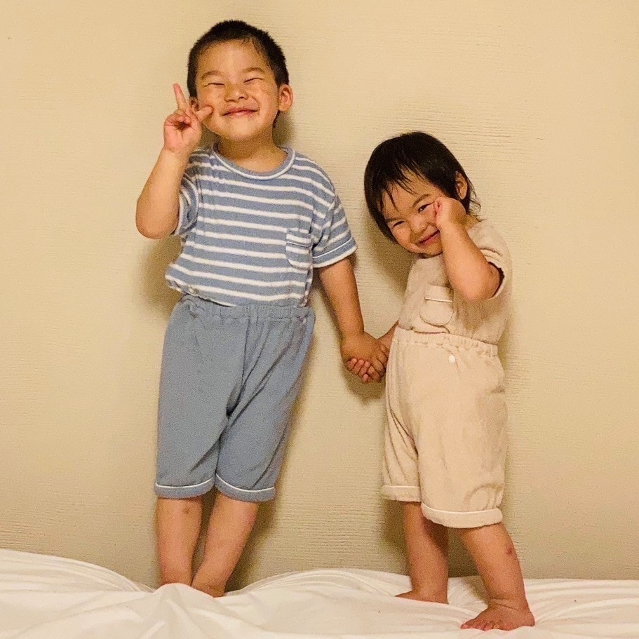 かわいらしい笑顔の子供たち