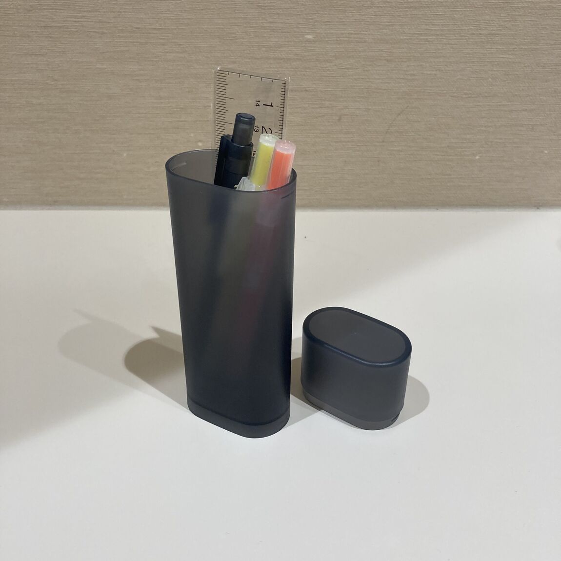 【イオンモール姫路大津】ポリプロピレン メガネも入るペンケース スタンド式 ポリカーボネート　ペン先をしまえるシャープペン ポリプロピレン 仕切りが外せる筆箱