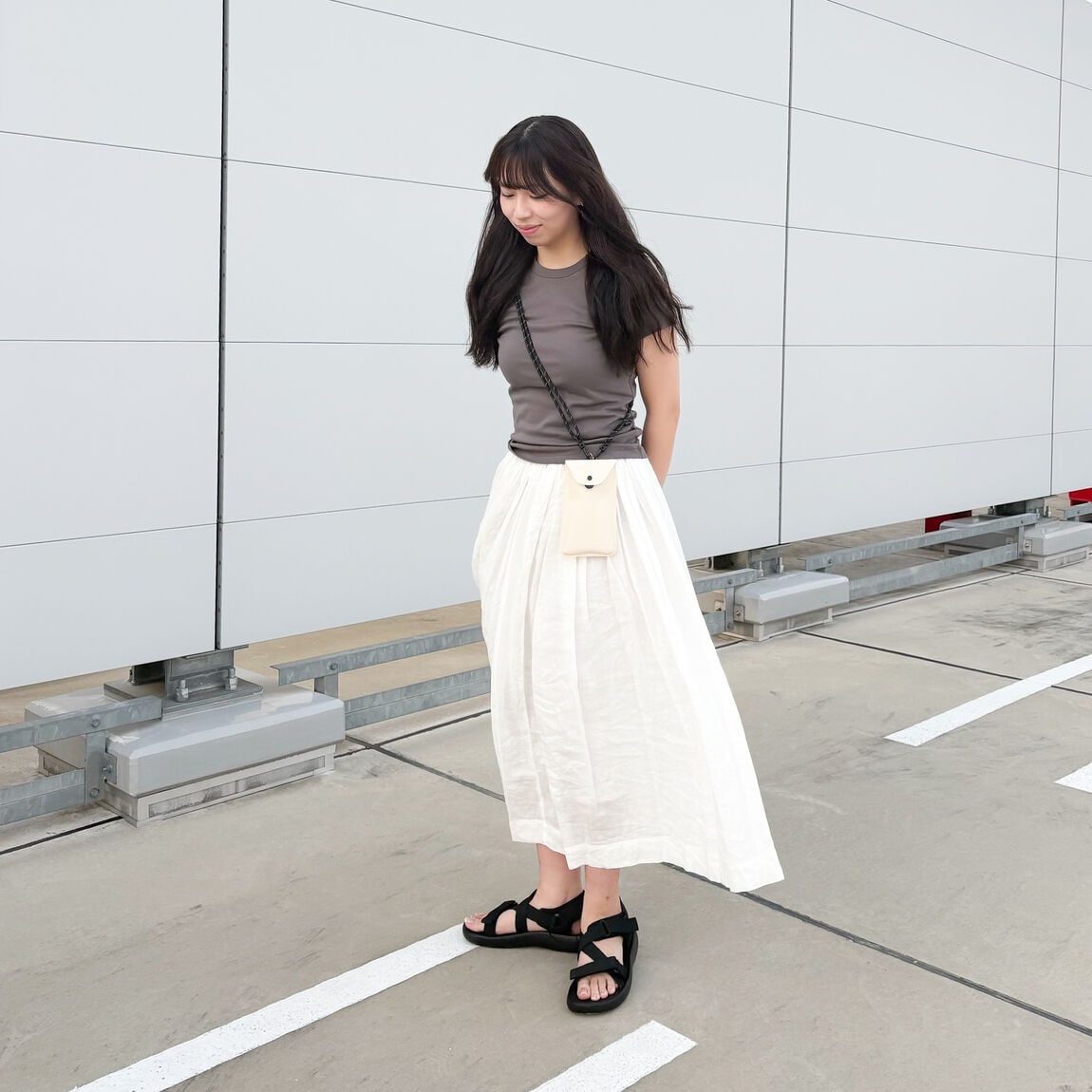 下を向いてる