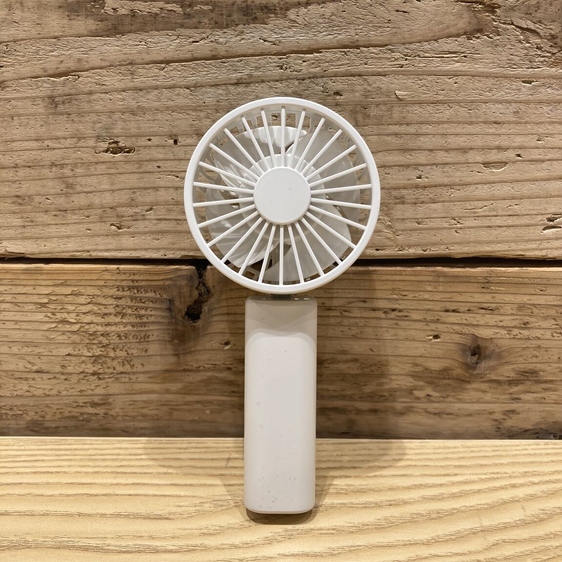【Vタウン芥見】夏の必需品、充電式コンパクトハンディファン