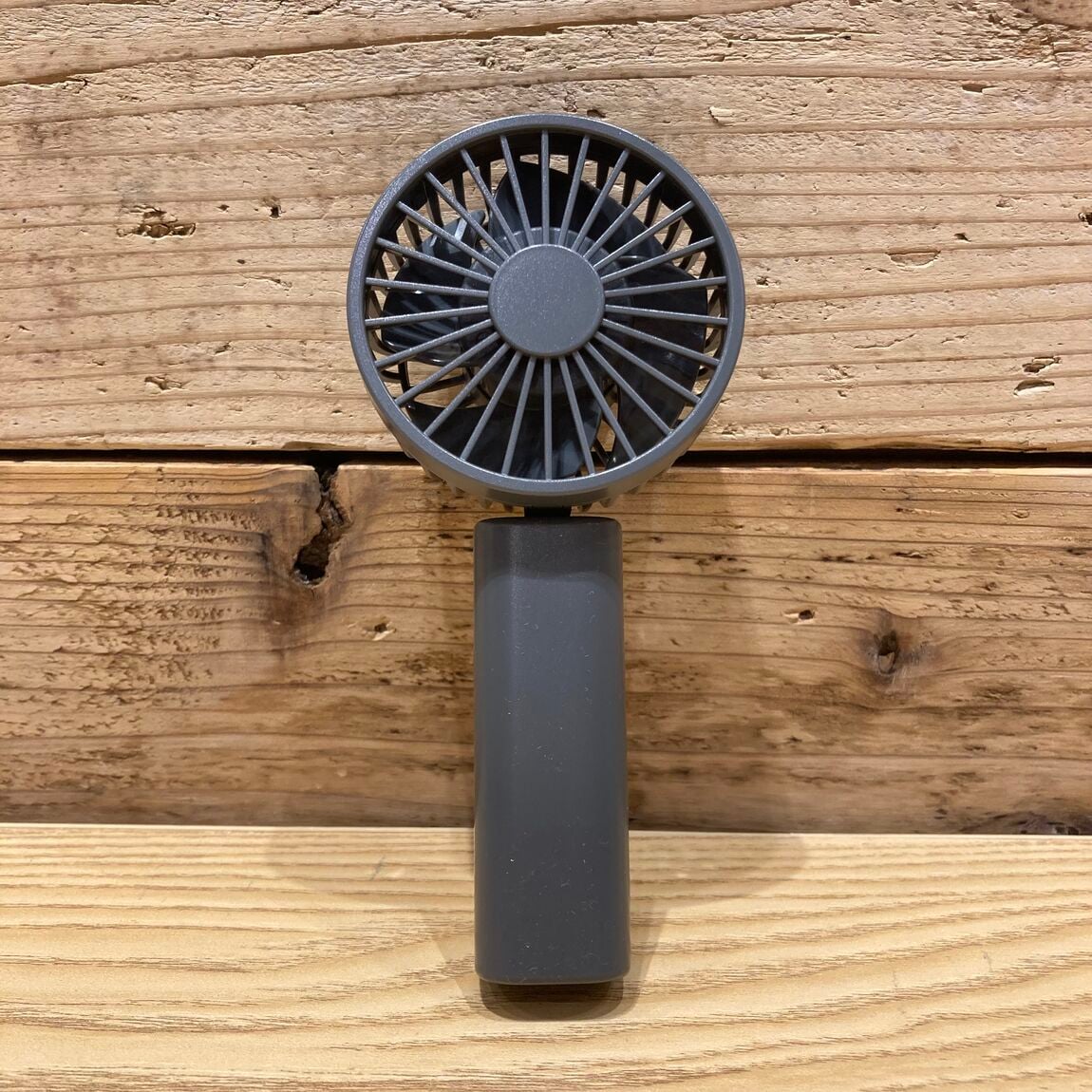 【Vタウン芥見】夏の必需品、充電式コンパクトハンディファン