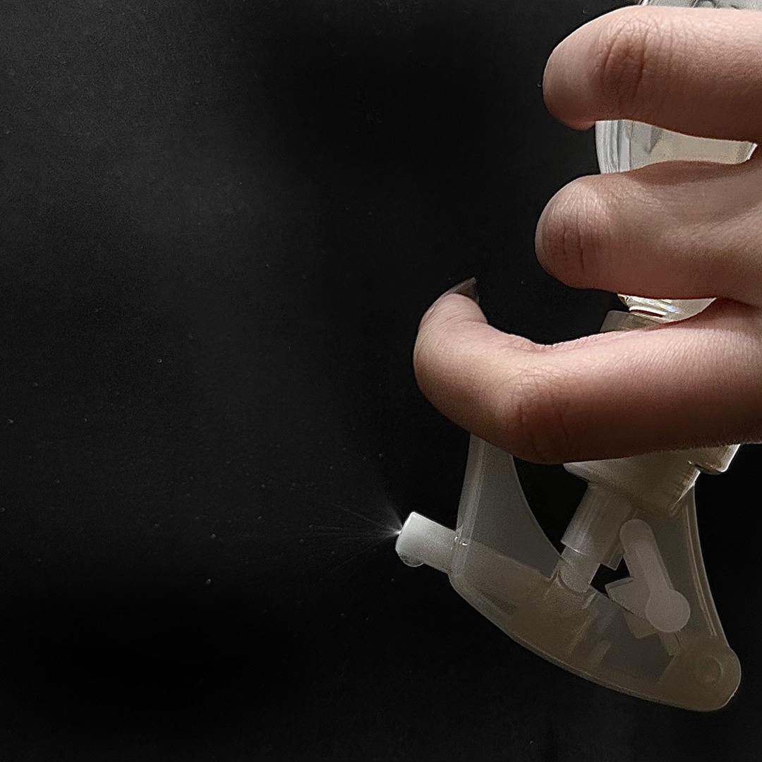 逆さまにしても使えるスプレーボトルです