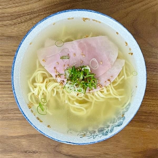 ラーメン盛りつけ
