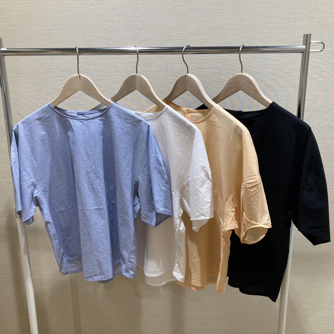 半袖ブラウス各色の紹介