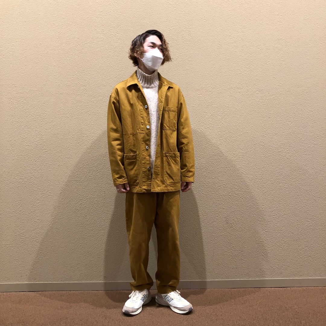 セットアップを着た男性