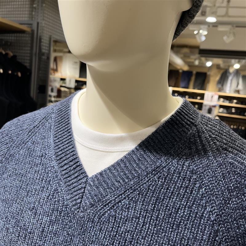 vネック