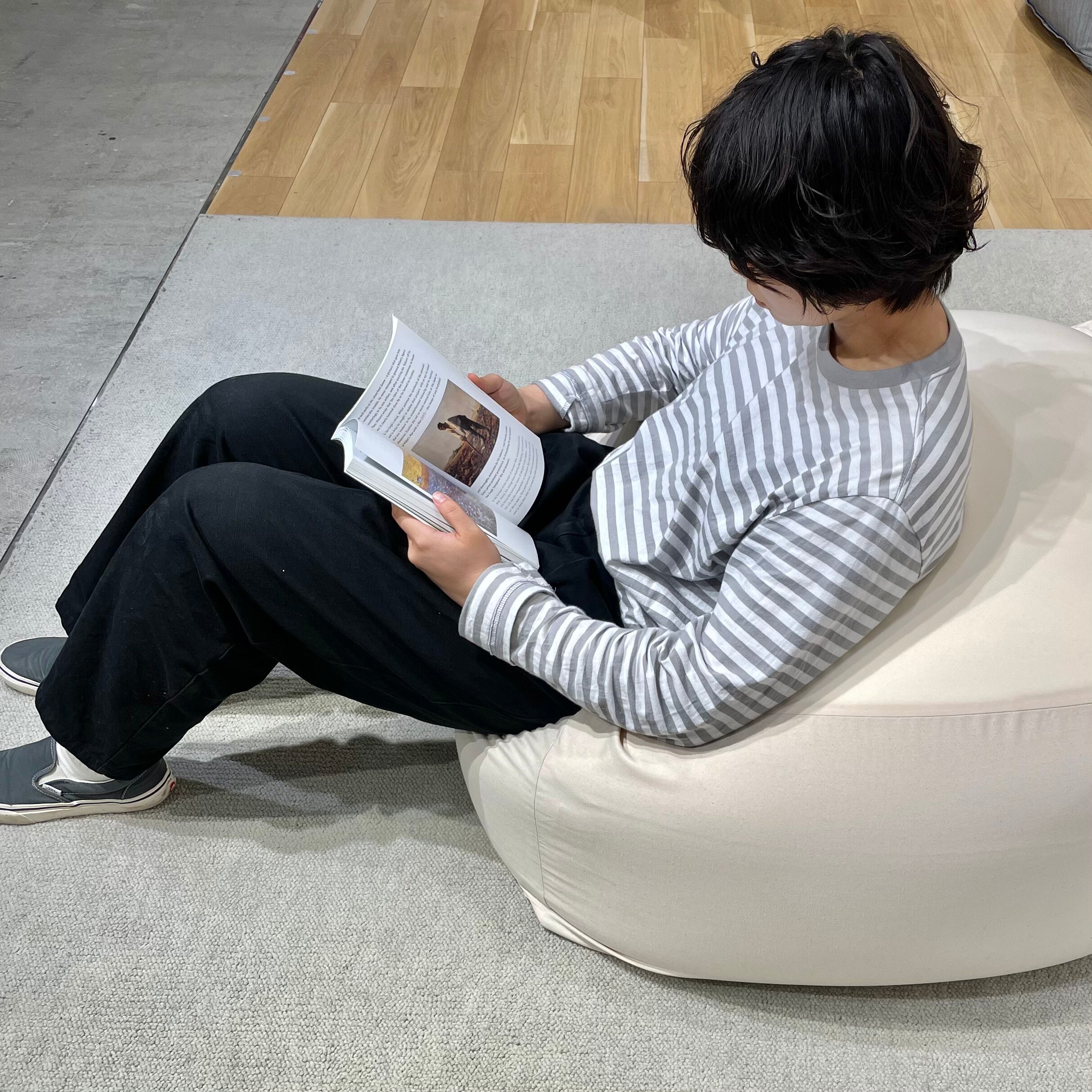 体にフィットするソファ