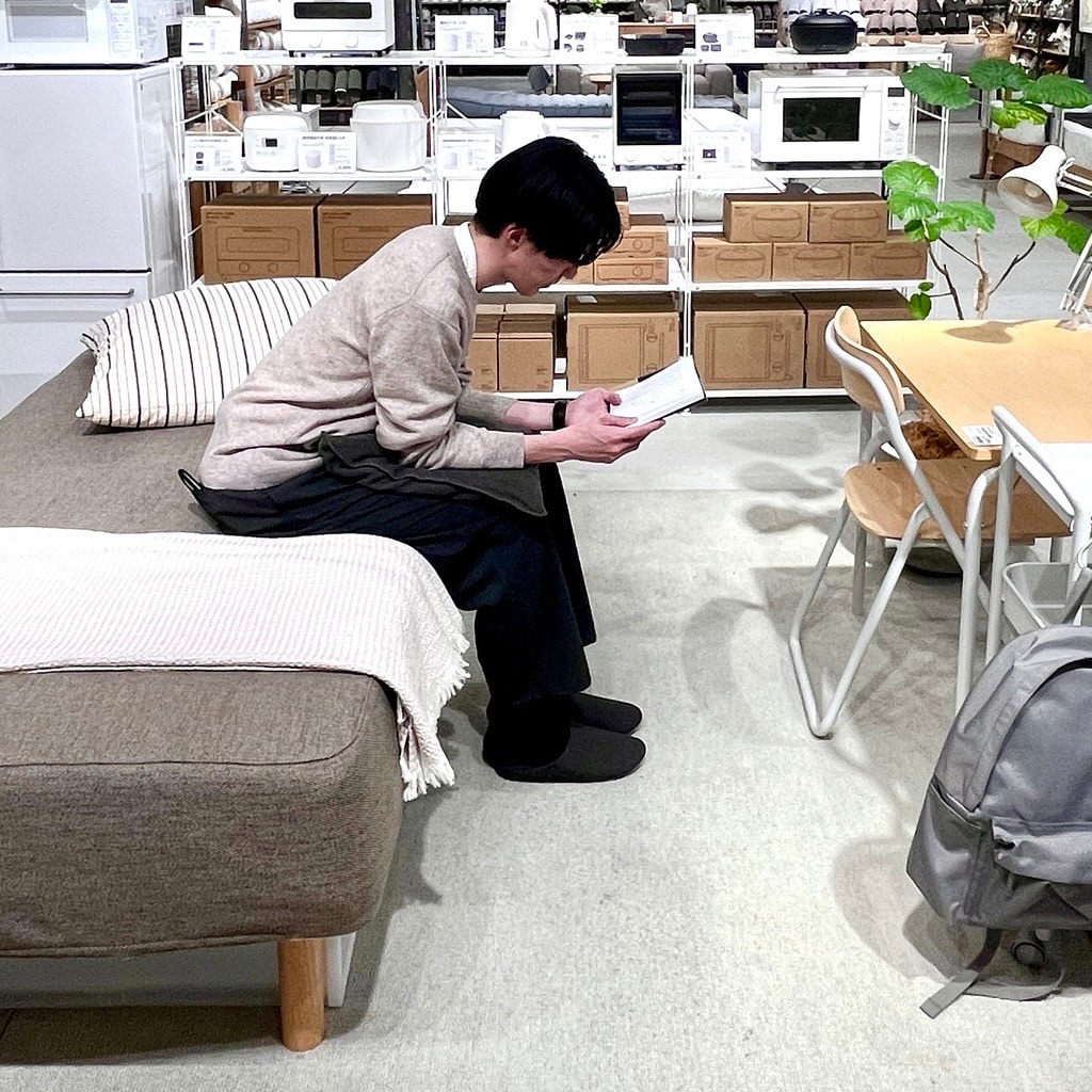 座っている写真