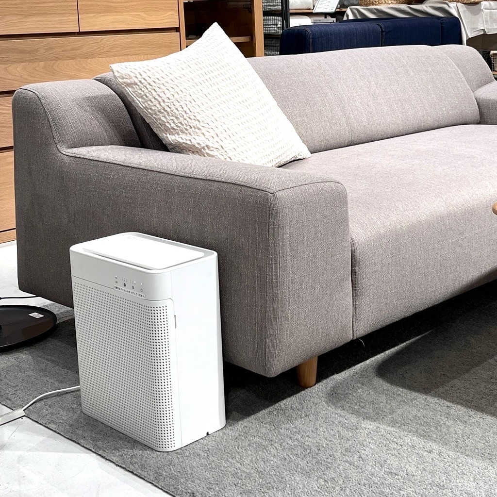 ソファと空気清浄機