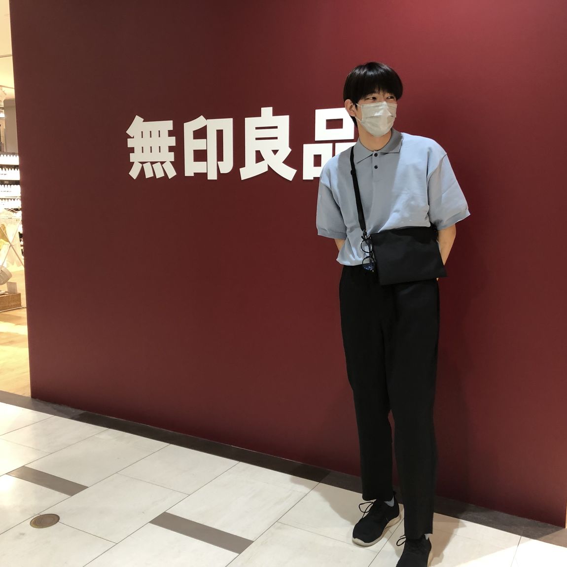 スタッフスナップ(紳士服) 全身が写っている写真