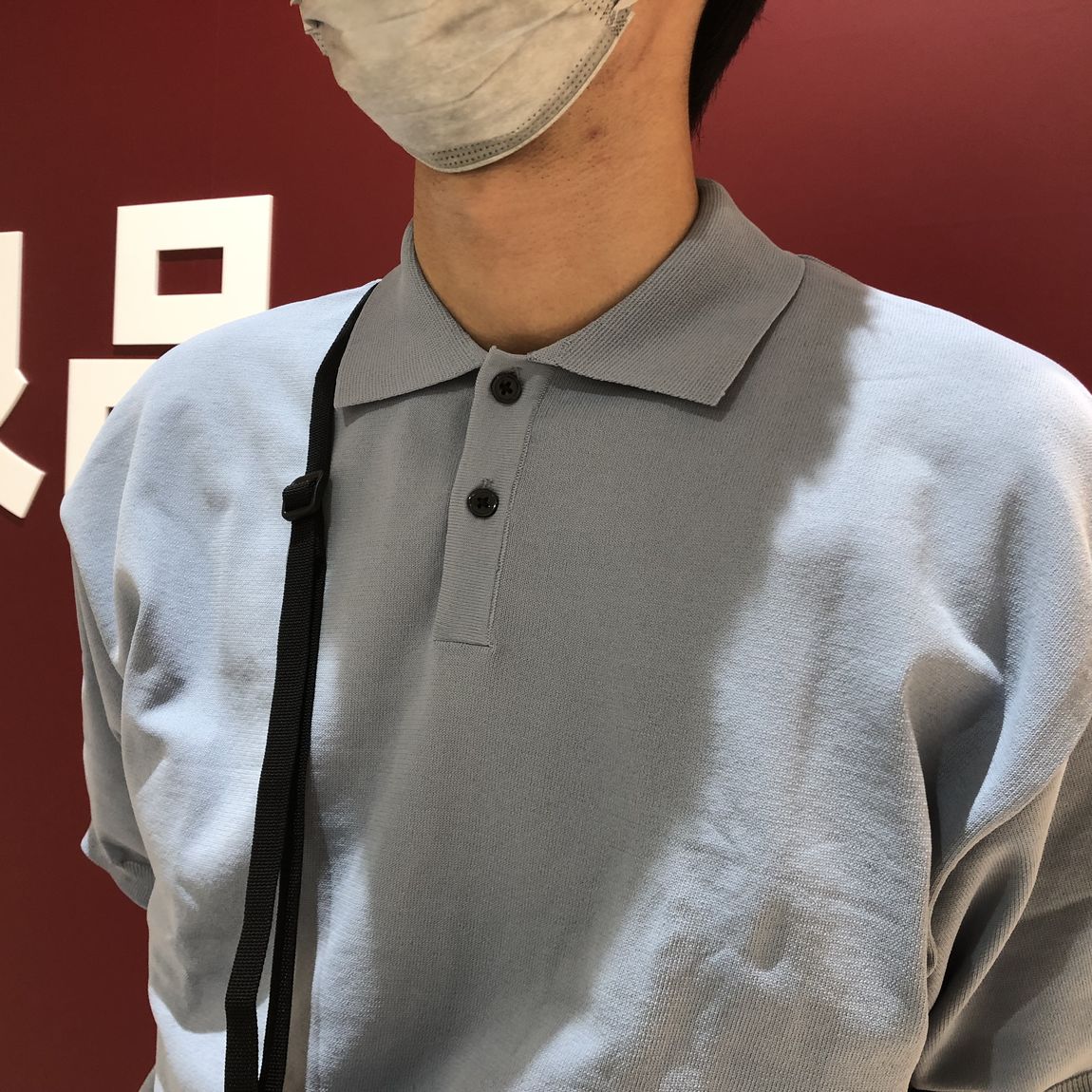 スタッフスナップ(紳士服) 襟元の写真