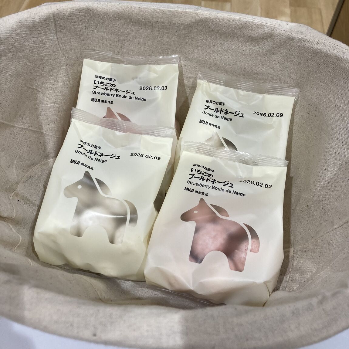 ブールドネージュといちごのブールドネージュの干支デザインパッケージの写真