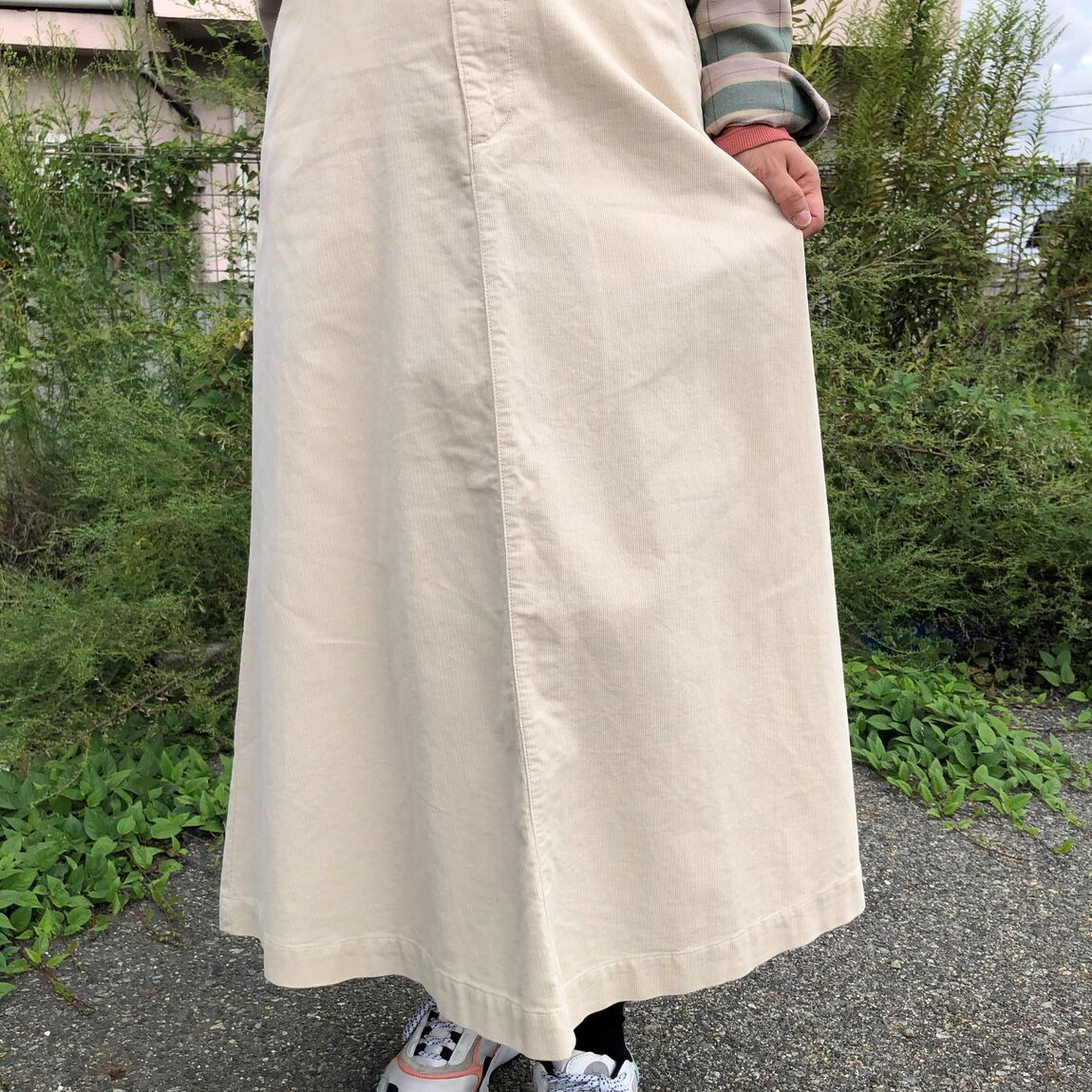 スカートを着たスタッフ写真