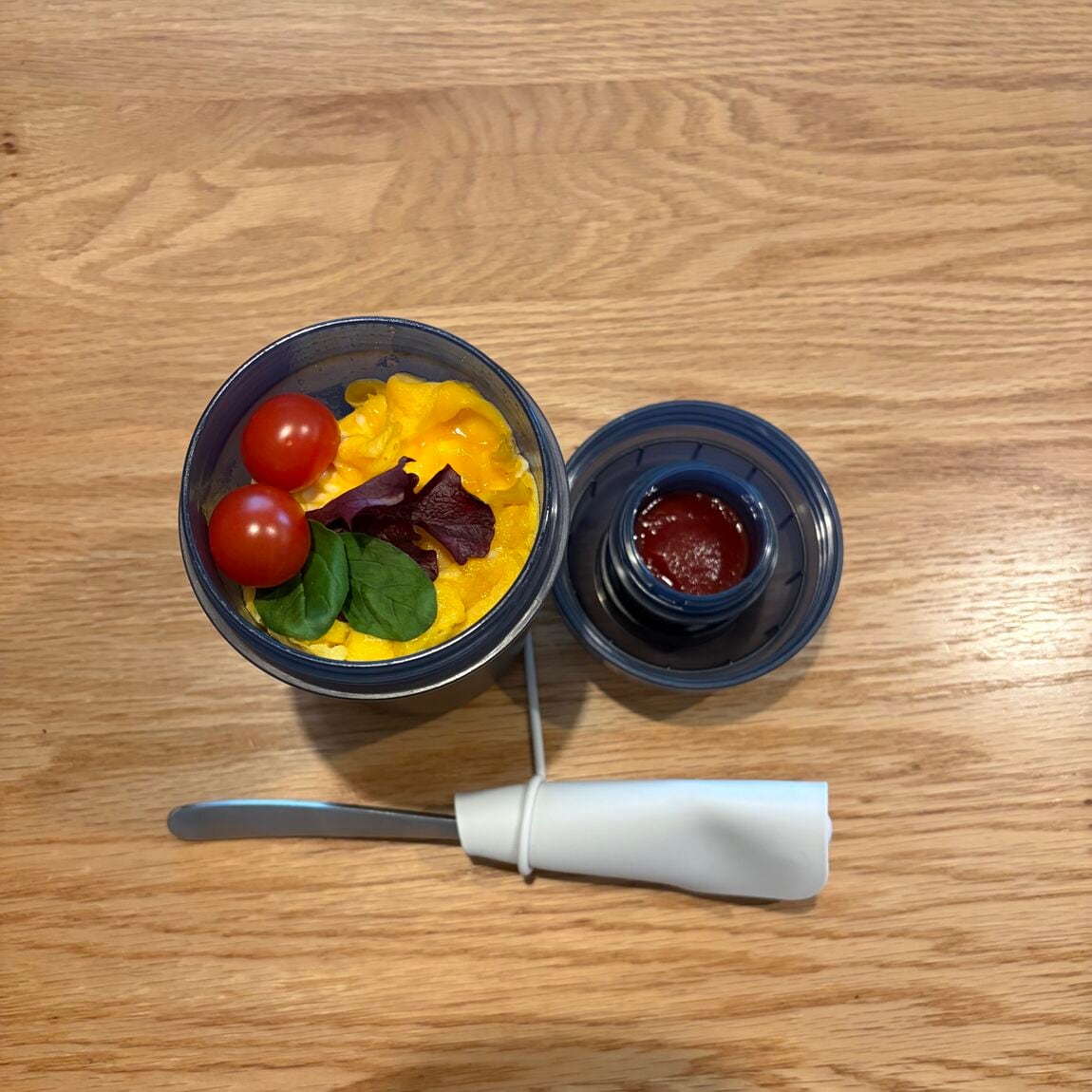 持ち運びに便利！トッピングカップ付きランチカプセル