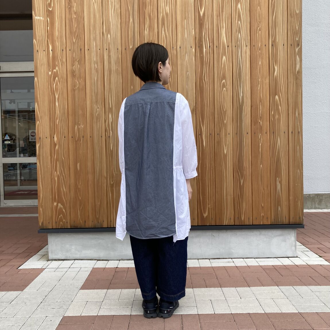 後ろ