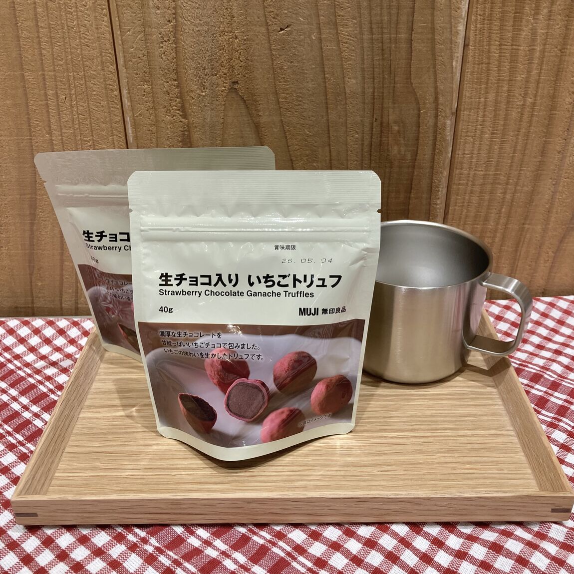 生チョコ入りいちごトリュフのパッケージ