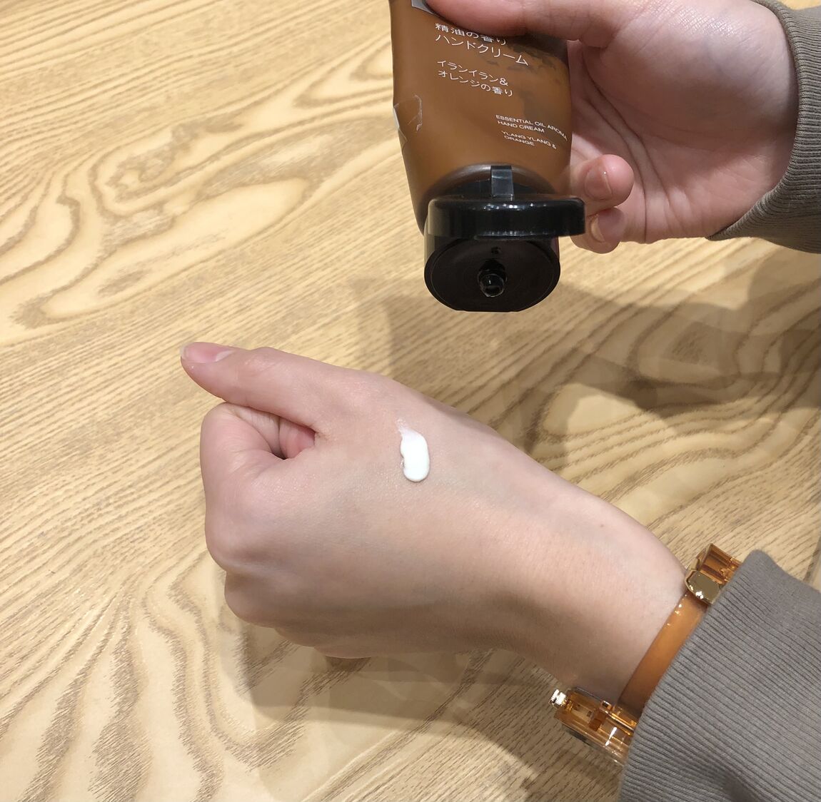 ハンドクリームを塗った様子