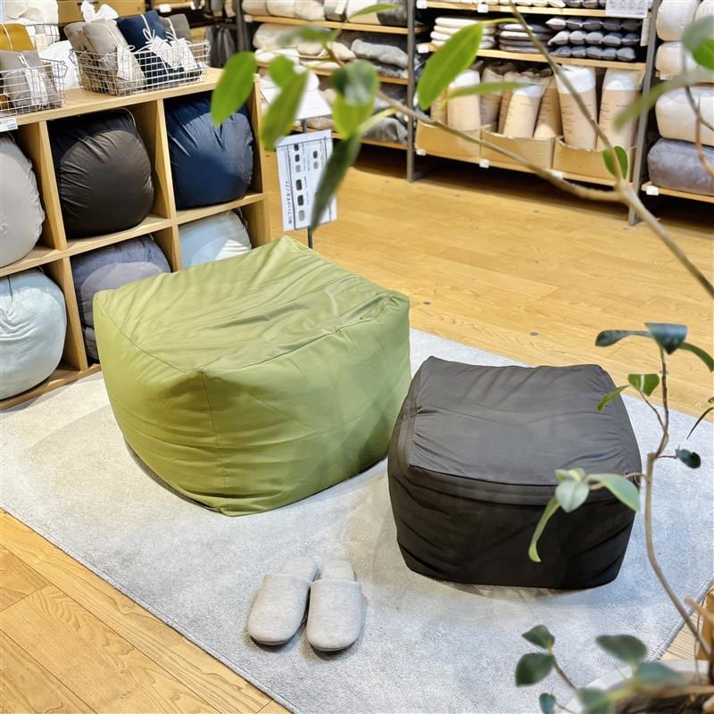 体にフィットするソファの画像