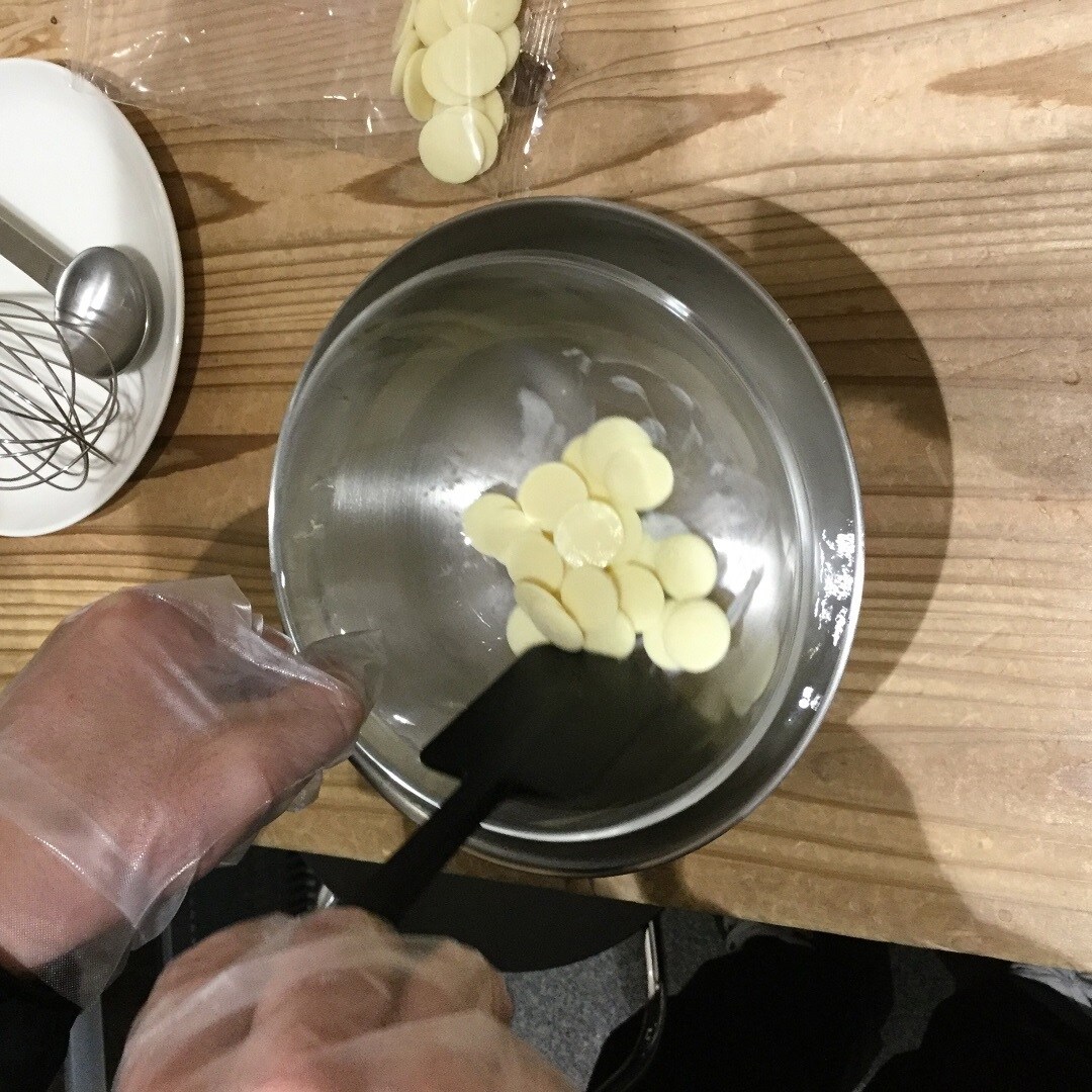 自分でつくる　ナッツクランチチョコ