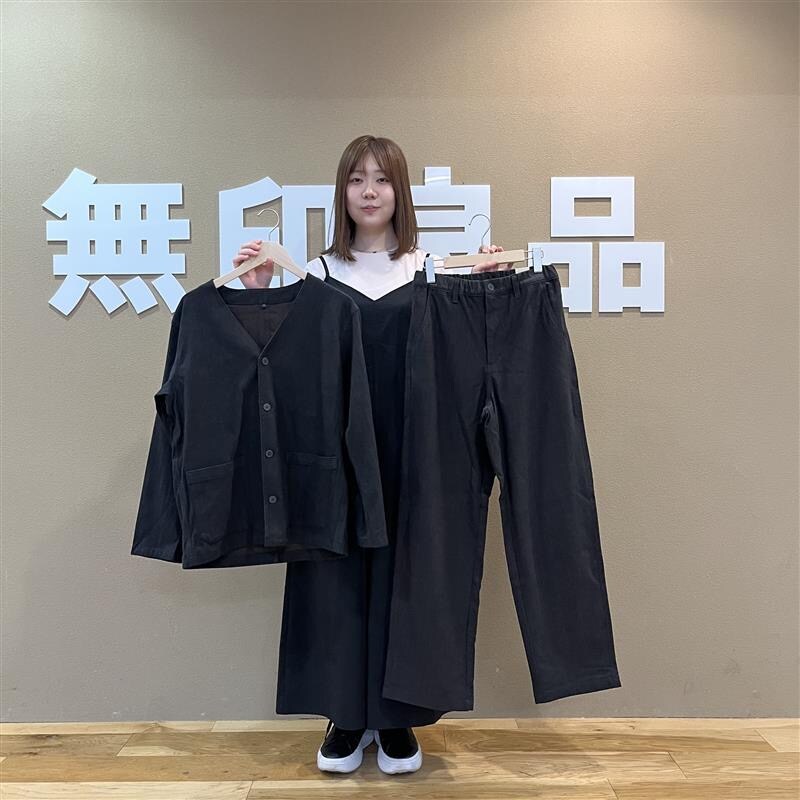 ダークブラウン