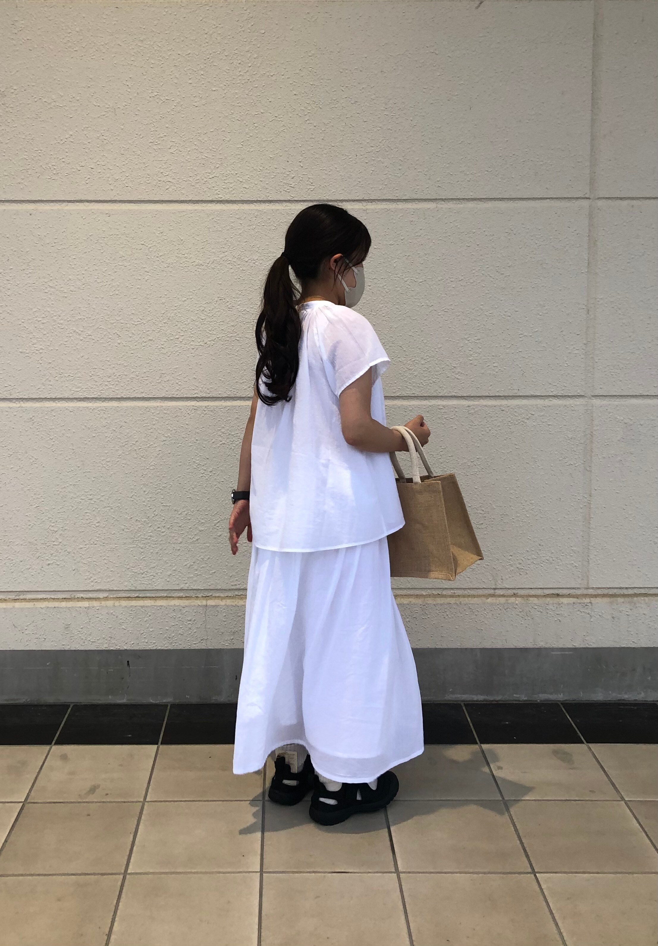 後ろからみても可愛いシルエットです。
