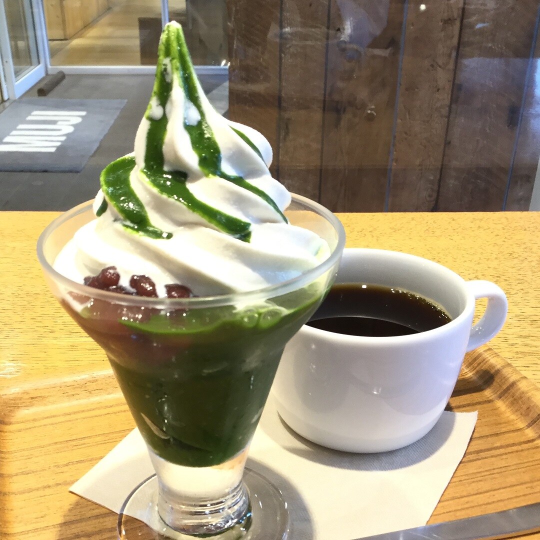 つめたくて濃厚「抹茶ゼリーパフェ