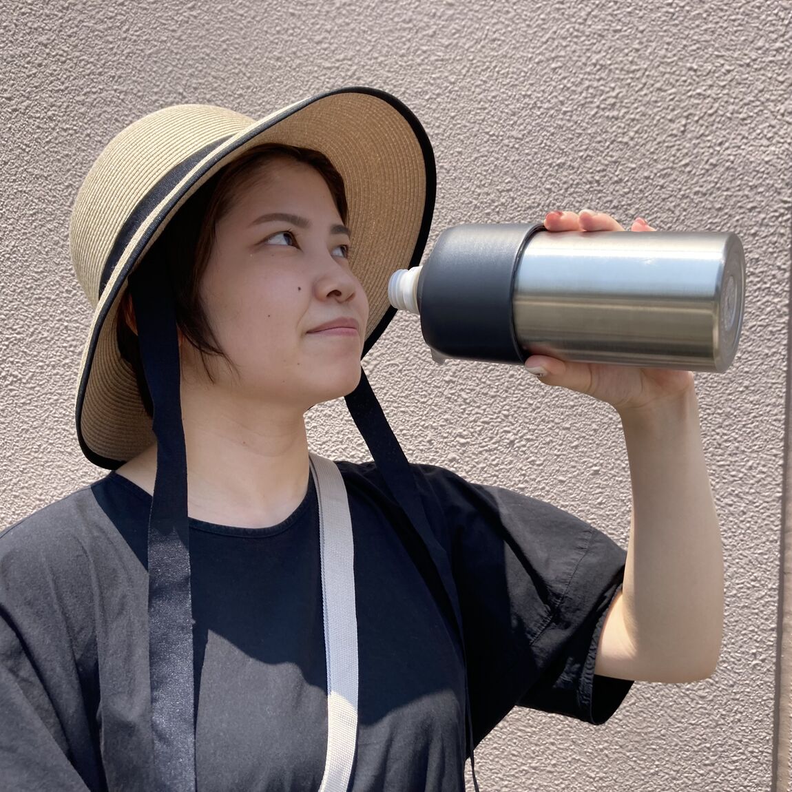 ペットボトル用保冷ホルダーを使ったスタッフ
