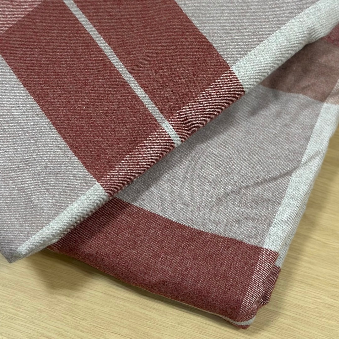 生地のアップ、やわらかいチェック柄