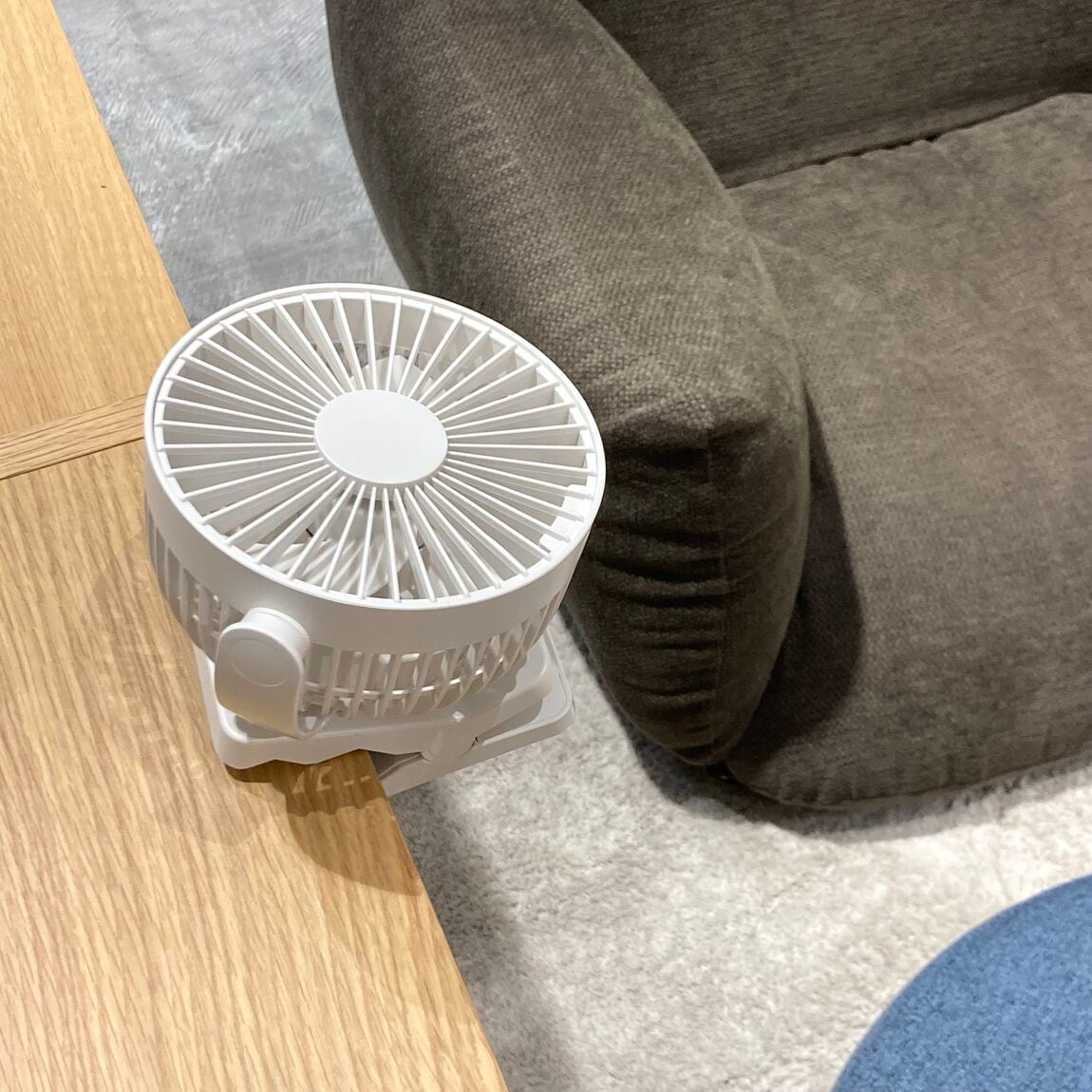 置いても使える　充電式クリップファン