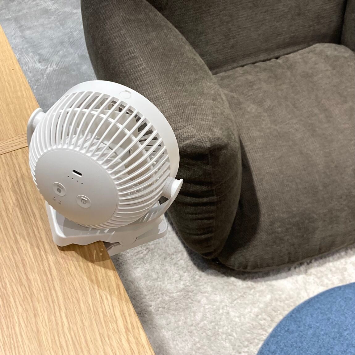 置いても使える　充電式クリップファン