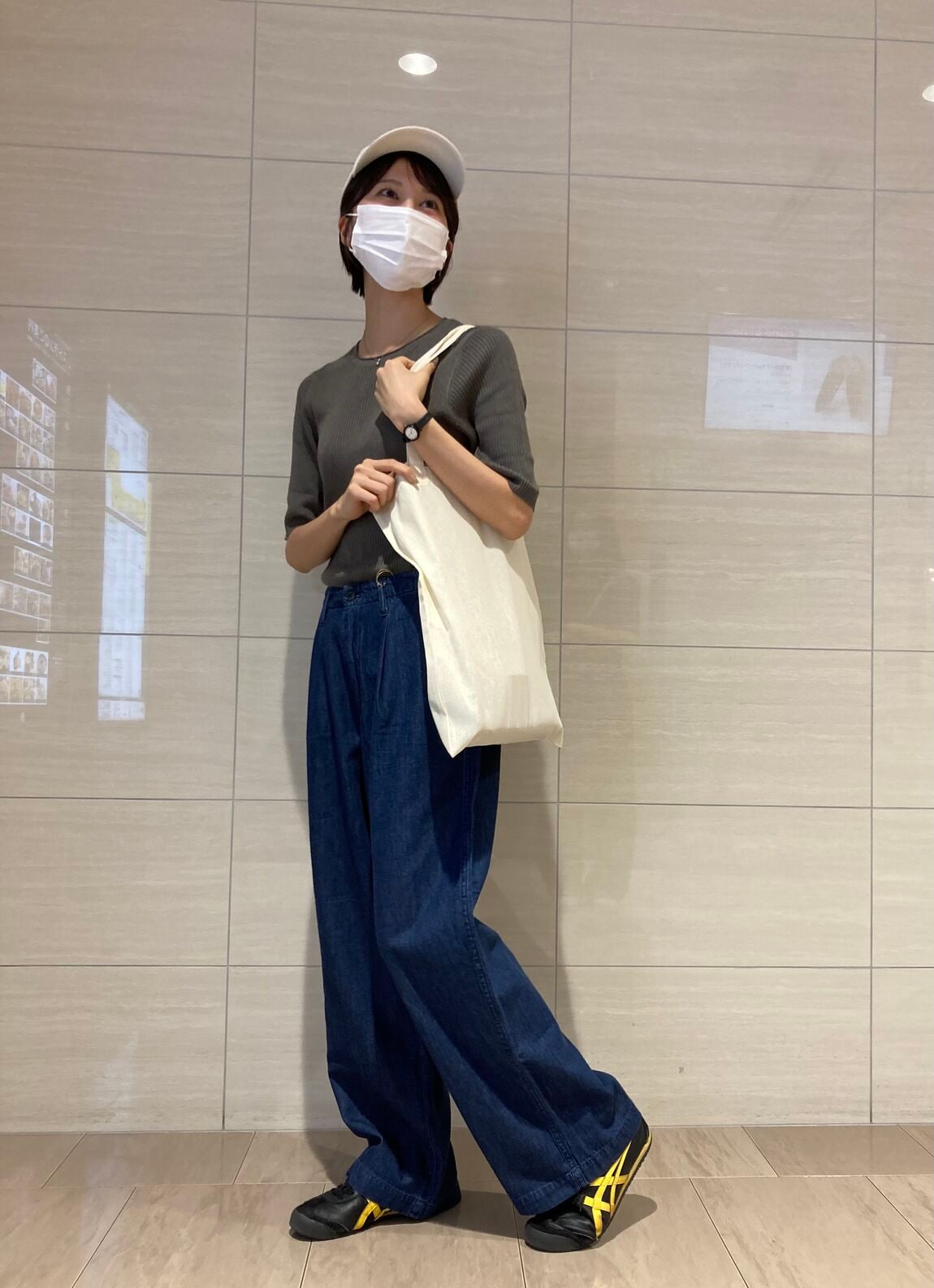 スモーキーブラウン