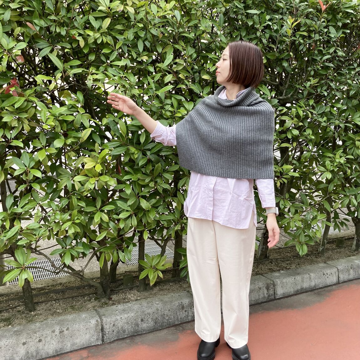 首のチクチクを抑えたメリノウールポンチョ