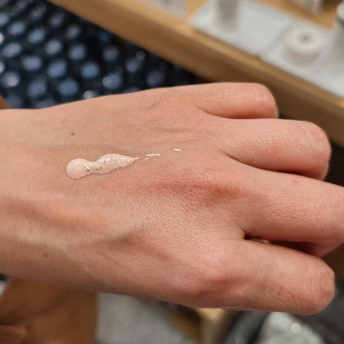 ライトベージュ