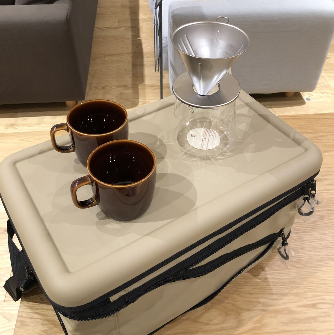 クーラーバッグ机