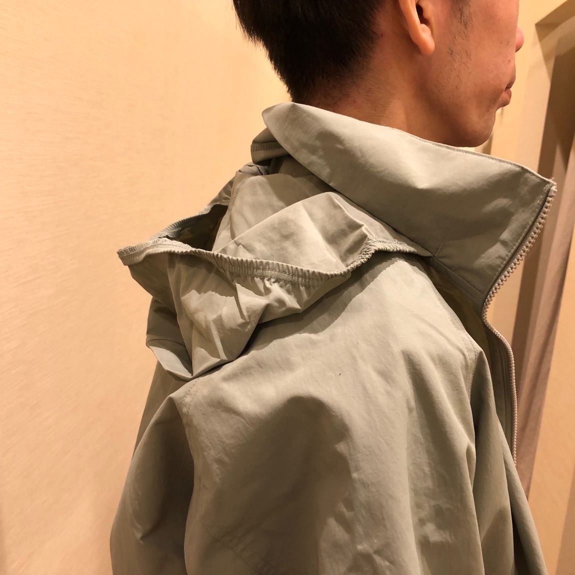 ウィンドブレーカーのフード