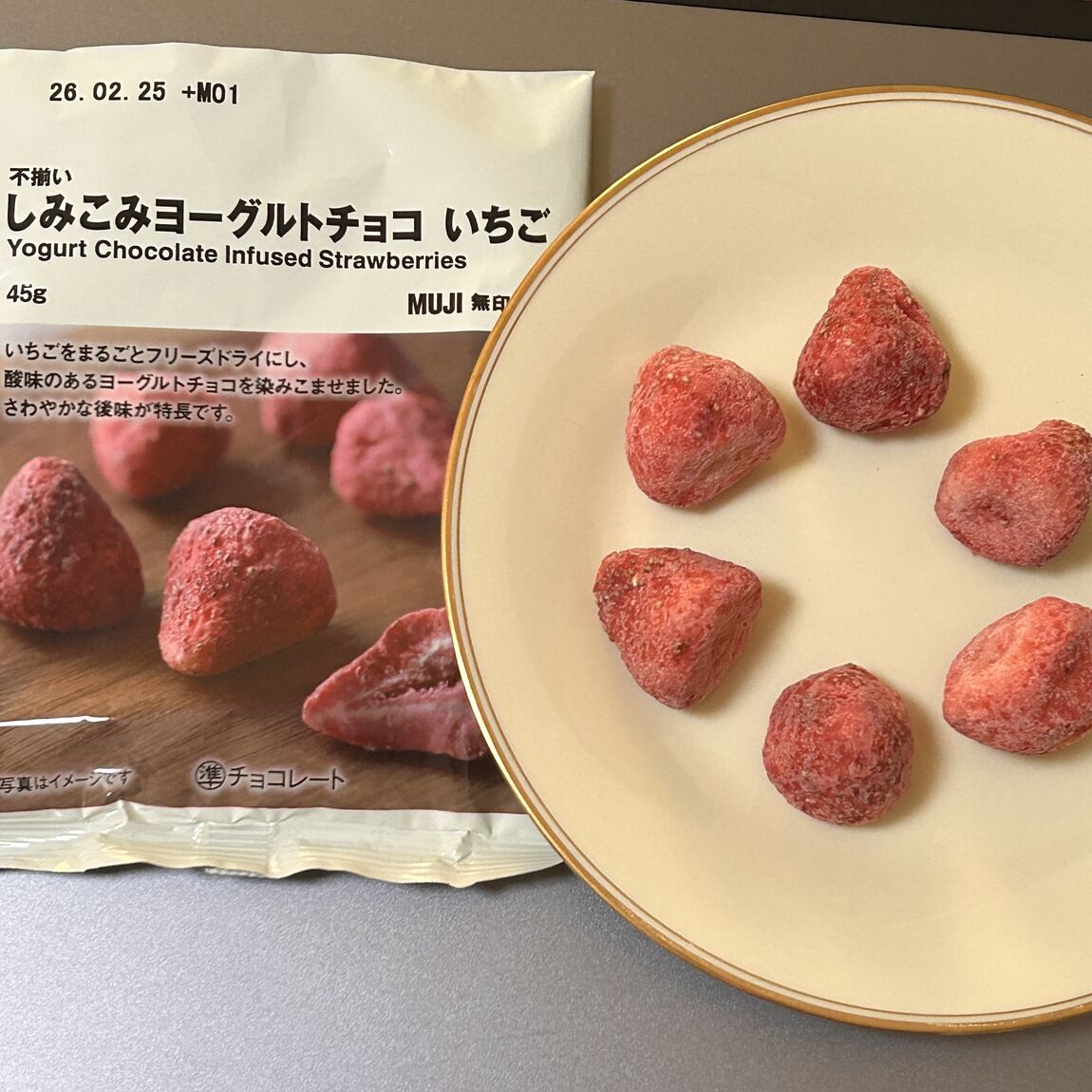 【テラスウォーク一宮】　しみチョコ　いちご