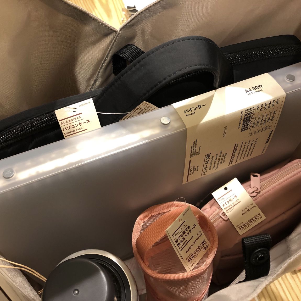 中に荷物を詰めた写真